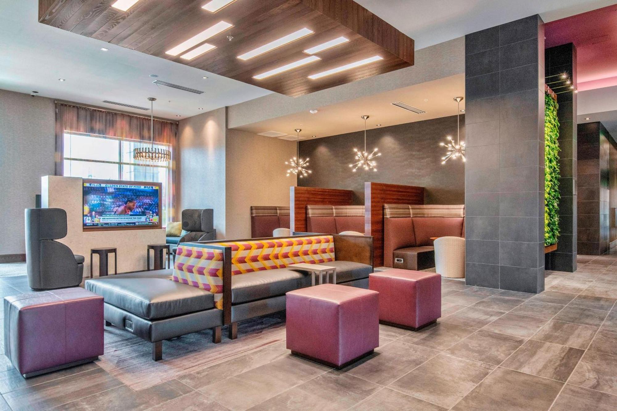 Courtyard By Marriott Raleigh Cary/Parkside Town Commons Hotel Exterior foto