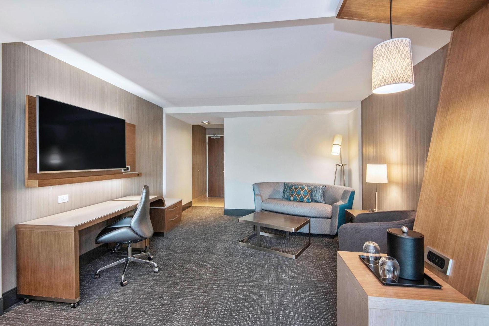 Courtyard By Marriott Raleigh Cary/Parkside Town Commons Hotel Exterior foto