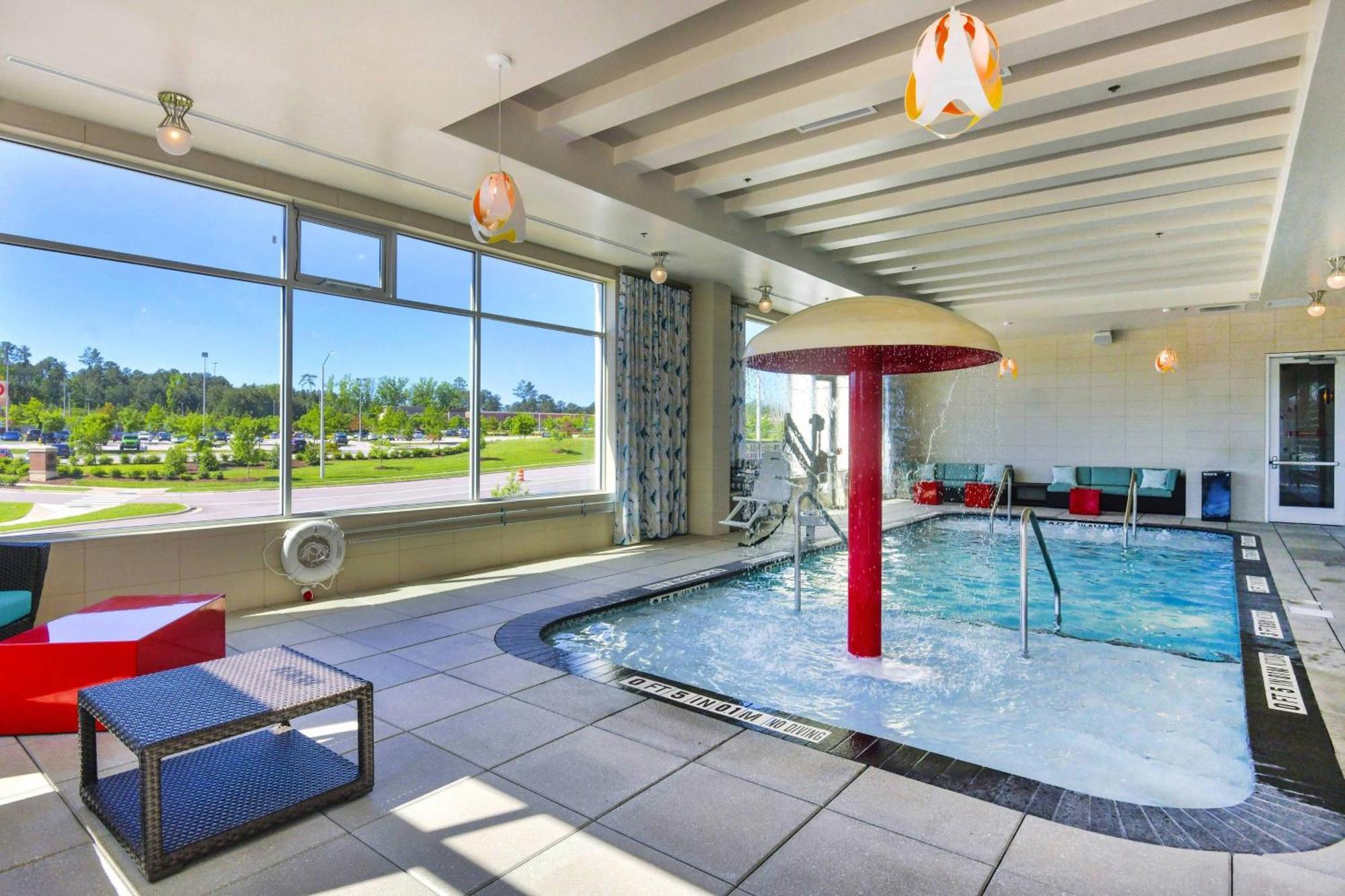 Courtyard By Marriott Raleigh Cary/Parkside Town Commons Hotel Exterior foto