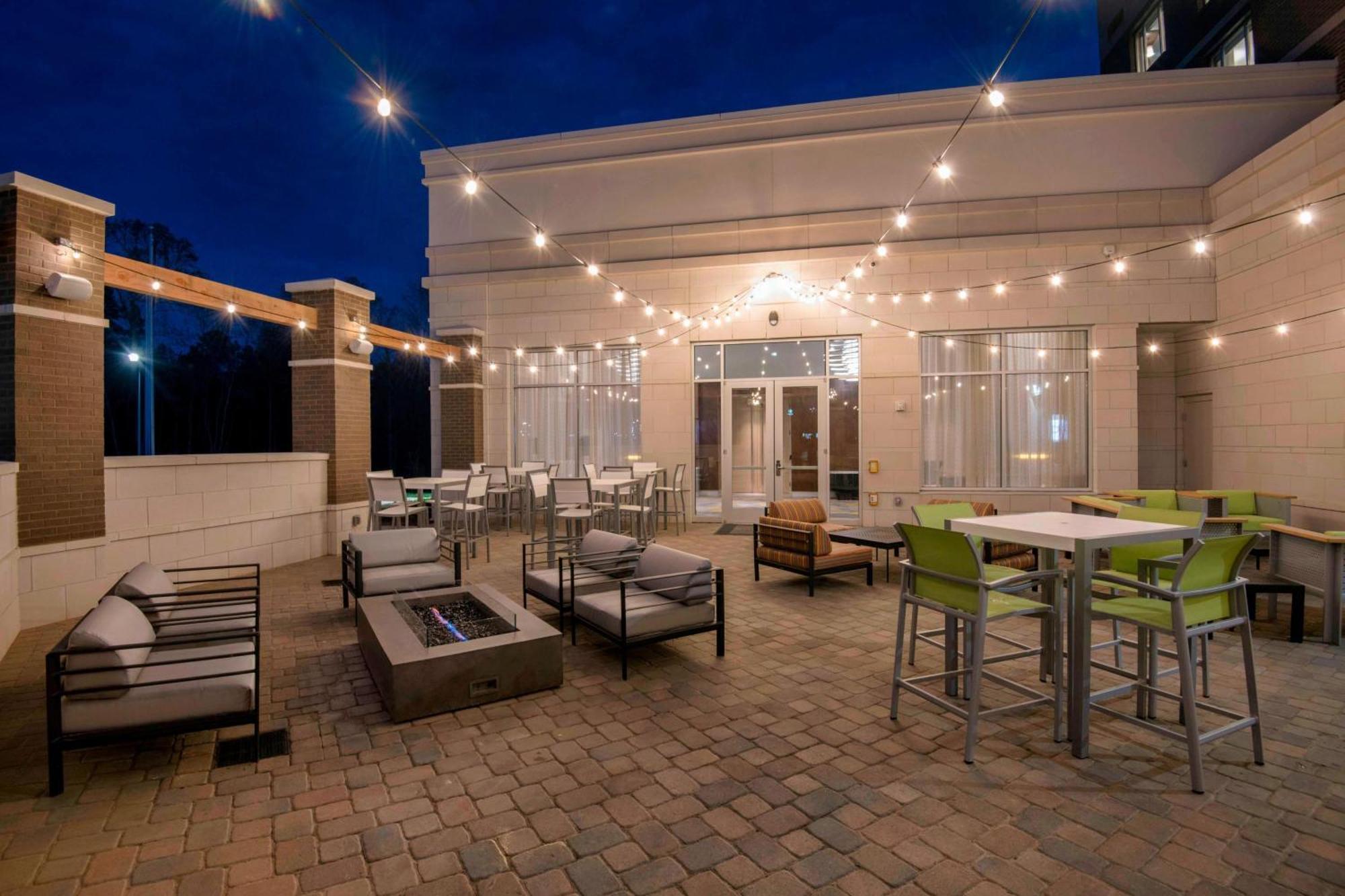 Courtyard By Marriott Raleigh Cary/Parkside Town Commons Hotel Exterior foto