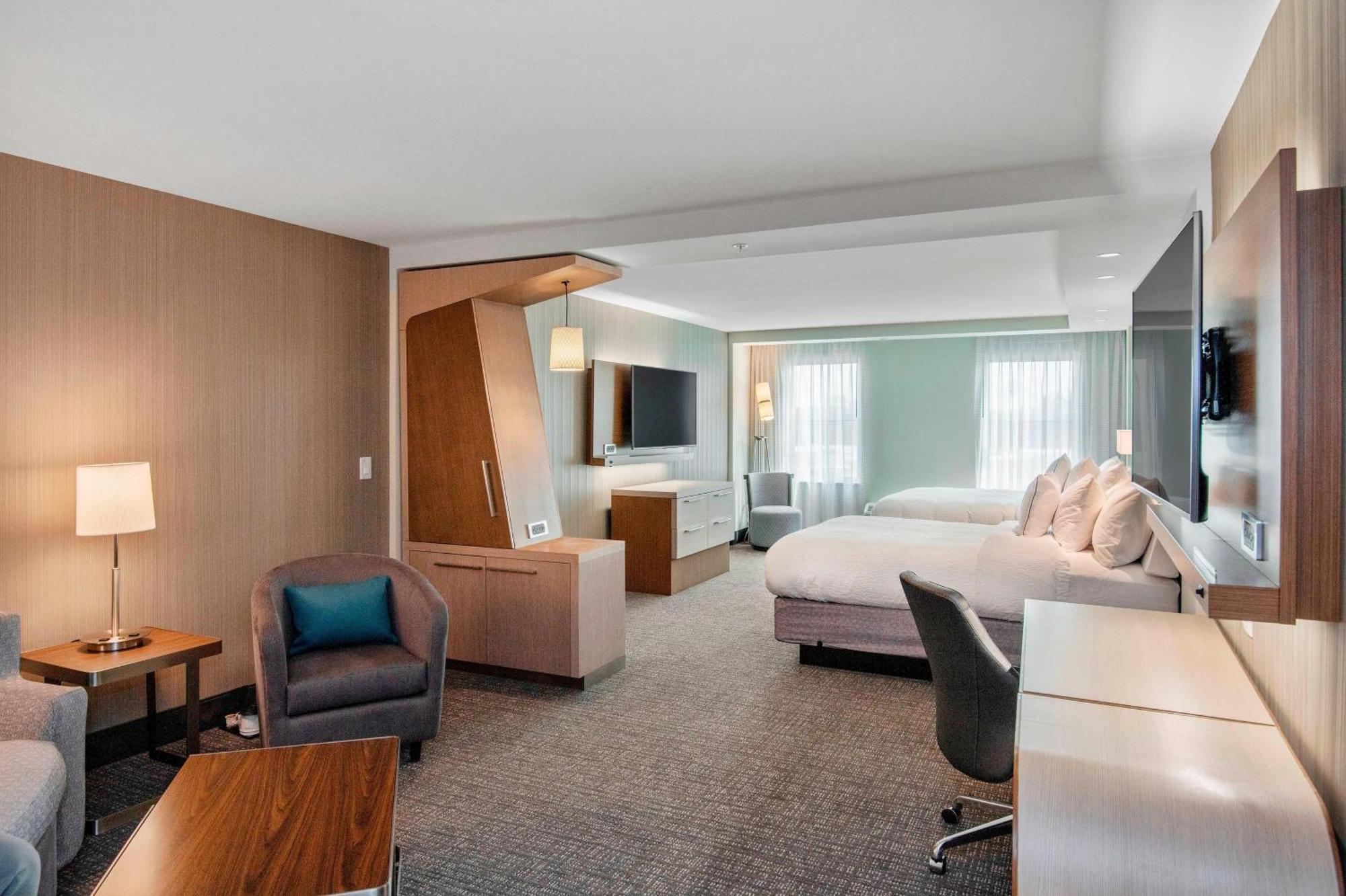 Courtyard By Marriott Raleigh Cary/Parkside Town Commons Hotel Exterior foto