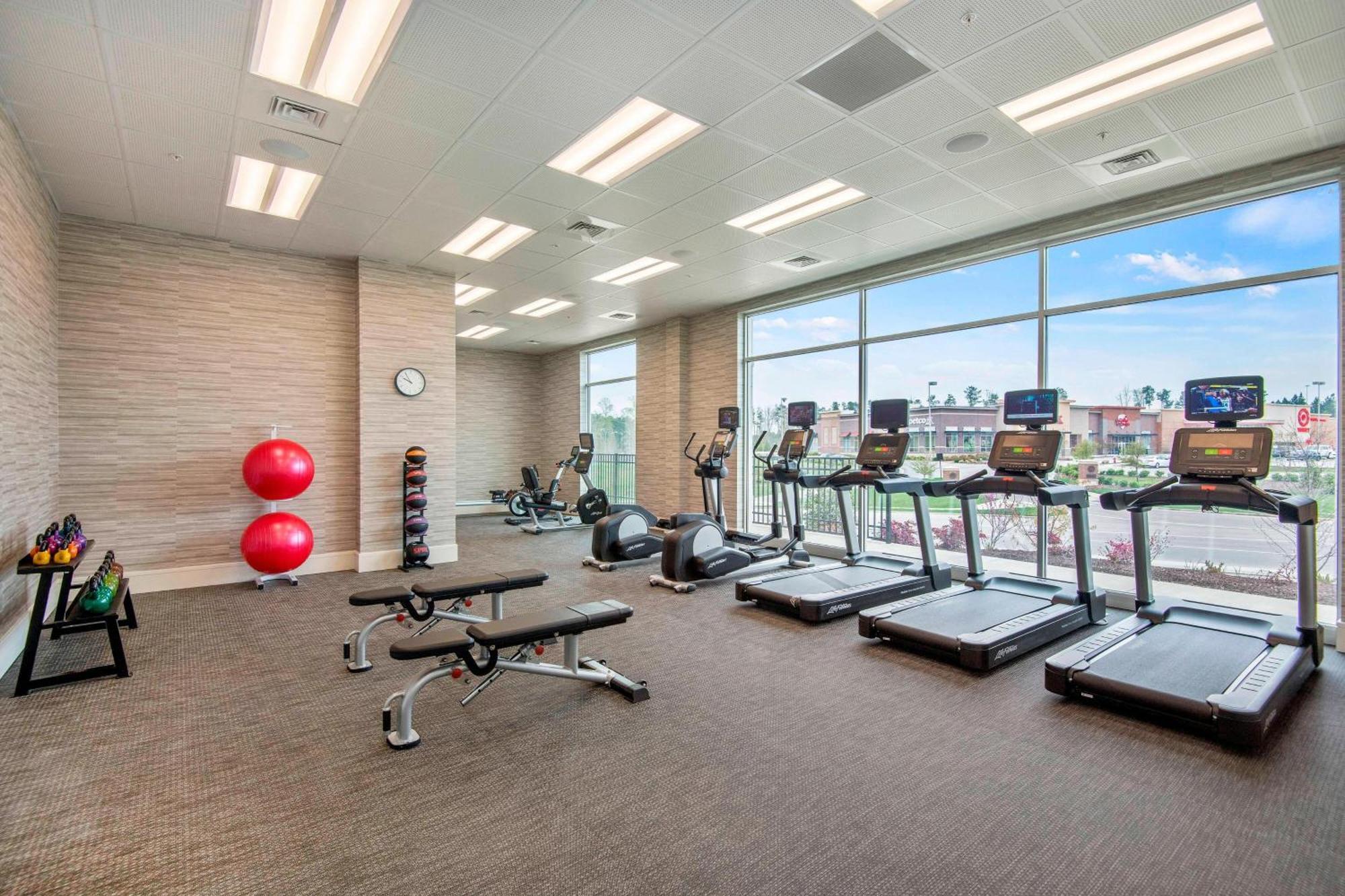 Courtyard By Marriott Raleigh Cary/Parkside Town Commons Hotel Exterior foto